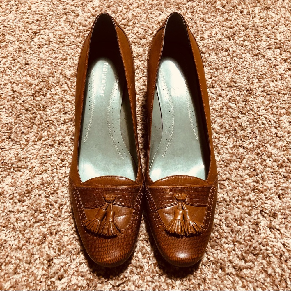 Naturalizer Brown Leather Brogue Round Toe Heels